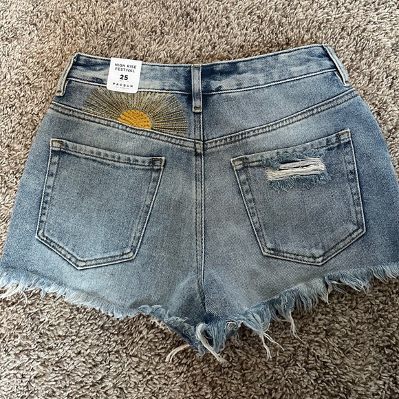 NWT pacsun high rise festival distressed denim shorts - Picture 4 of 4